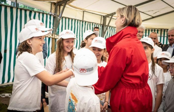 La princesse Charlène lance les « Journées de la sécurité aquatique » à Léon