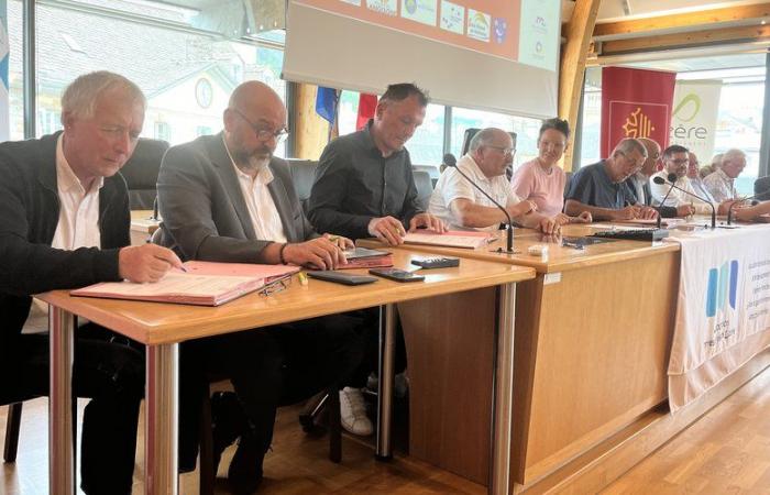 La deuxième génération des contrats Bourg Centre Occitanie a été signée entre la Région et six communes de Lozère