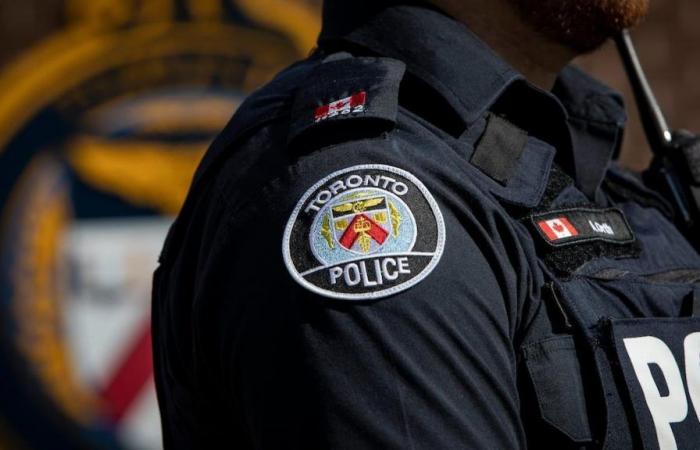 Un policier de Toronto arrêté pour agression sexuelle et abus de confiance