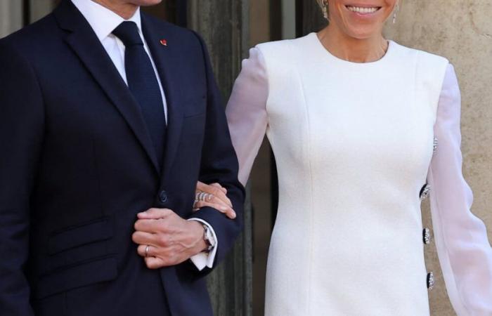 Emmanuel Macron est passé chez Brigitte pour un rendez-vous très attendu, la première dame s’excuse