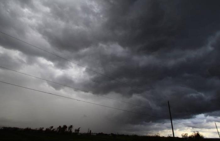 Veille de tornade et avertissements d’orages violents dans plusieurs régions du Québec