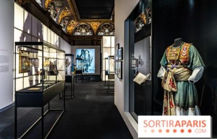 L’exposition gratuite des bijoux de scène de la Comédie Française se dévoile à l’Hôtel Mercy-Argenteau