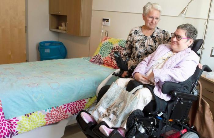 une femme gravement handicapée soulagée d’obtenir une place dans le premier foyer alternatif de Montréal