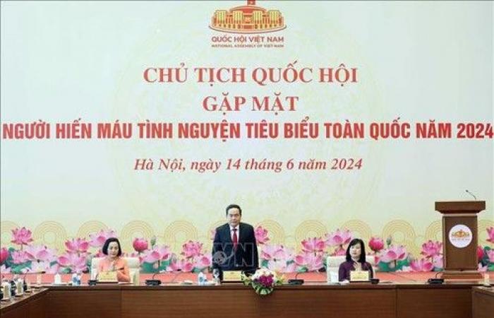 le président de l’Assemblée nationale rend hommage aux donateurs vietnamiens