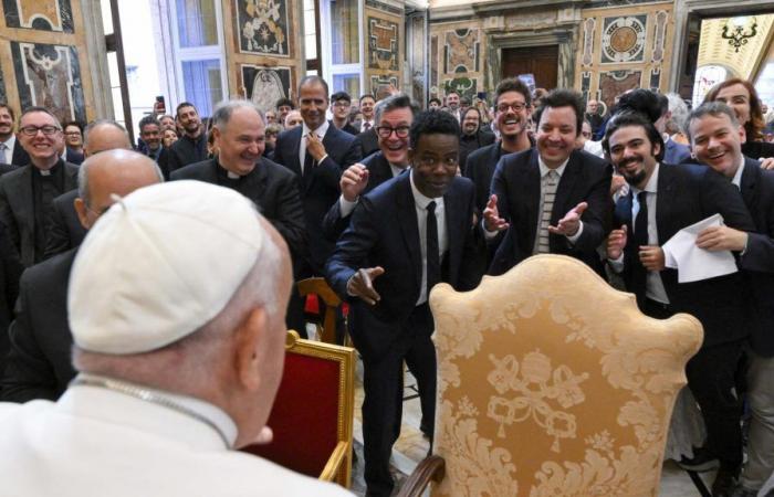 Avant de se rendre au G7, le pape François a rencontré une centaine d’humoristes (dont un Français)