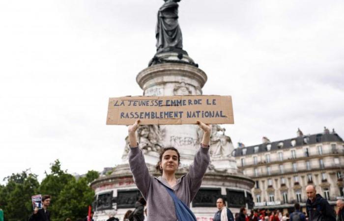 opposants à l’extrême droite dans la rue, tempête au sein de La France insoumise