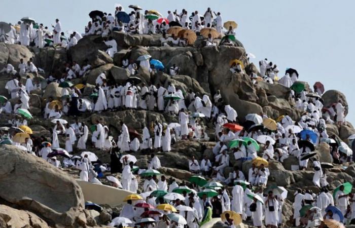 marée de fidèles au mont Arafat dans une chaleur extrême
