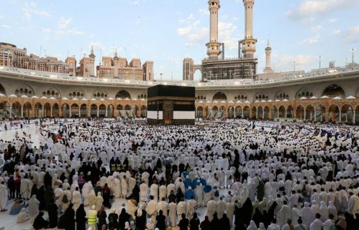 à La Mecque, les fidèles achèvent la dernière étape du pèlerinage, sous une chaleur meurtrière