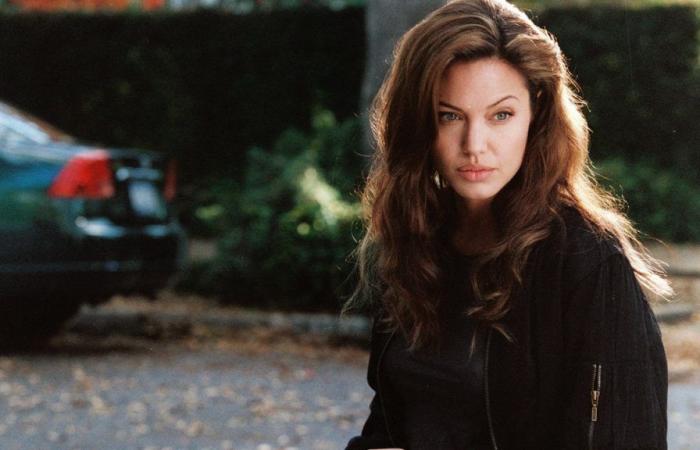 Pourquoi la jeunesse d’Angelina Jolie n’a pas été un long fleuve tranquille