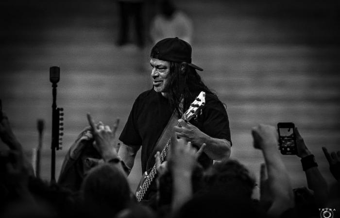 Robert Trujillo de Metallica reçoit une nouvelle basse Warwick personnalisée