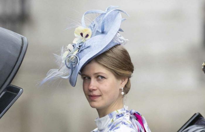 Lady Louise remarquée dans sa robe à fleurs en souvenir du couronnement de son oncle Charles III