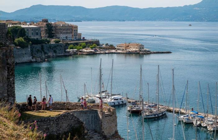 Une star et plusieurs touristes meurent sous la chaleur en Grèce