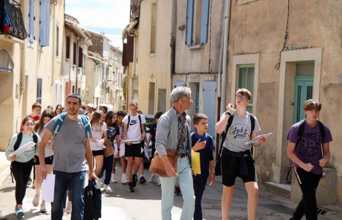 Première « promenade historique de Vauvert » pour les collégiens