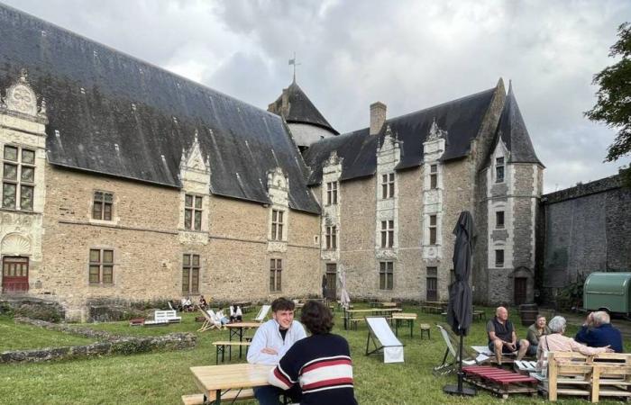 À Laval, la nouvelle taverne de la cour du Vieux-Château a ouvert ses portes