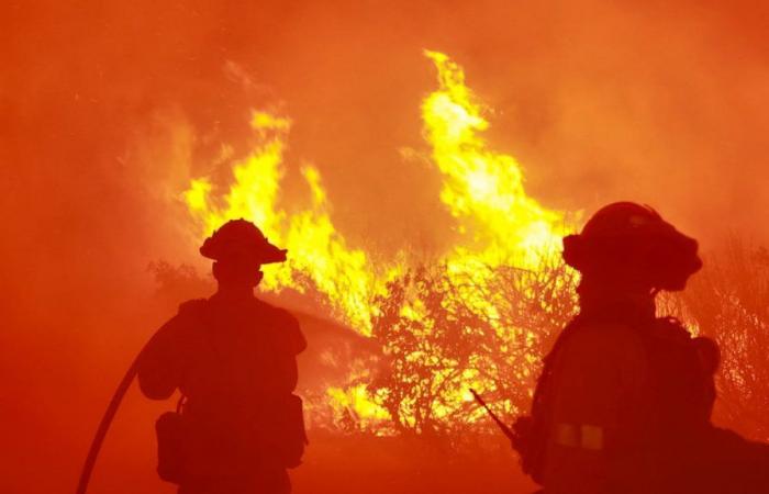 La Californie subit un important incendie de prairie et craint ce qui va se passer ensuite