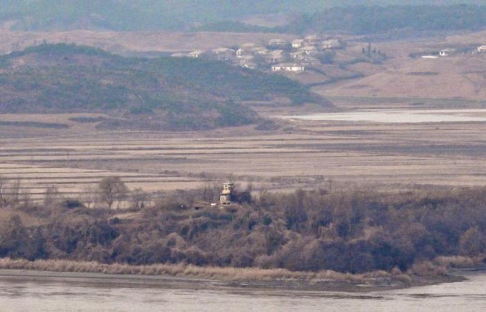 Des dizaines de soldats nord-coréens traversent la frontière avec le Sud