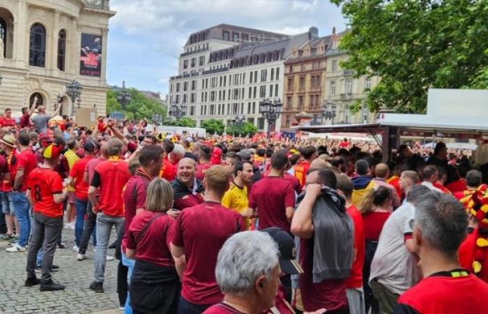 Les supporters belges mettent l’ambiance dans les rues de Francfort