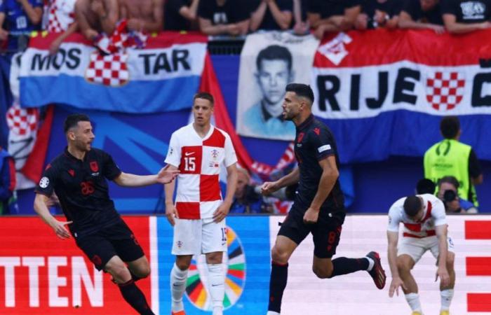 L’Albanie arrache la victoire contre la Croatie dans les derniers instants du match (vidéo)