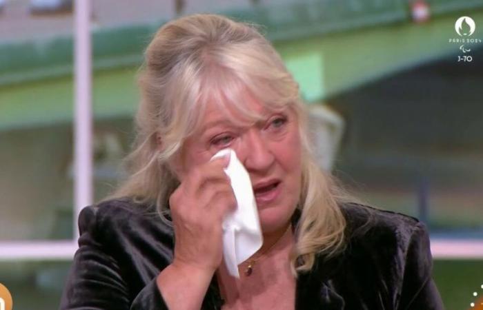 Charlotte de Turckheim fond en larmes en direct dans Télématin (VIDEO)