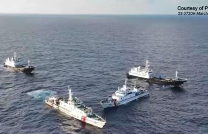 Les garde-côtes chinois saisissent des armes sur des bateaux de la marine philippine, selon Manille