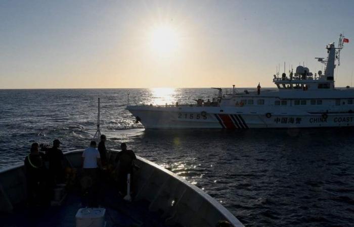 Les garde-côtes chinois saisissent des armes sur des bateaux de la marine philippine