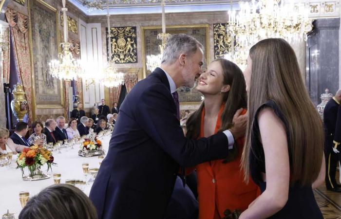 Le roi Felipe VI très ému par la surprise de ses filles pour ses 10 ans de règne