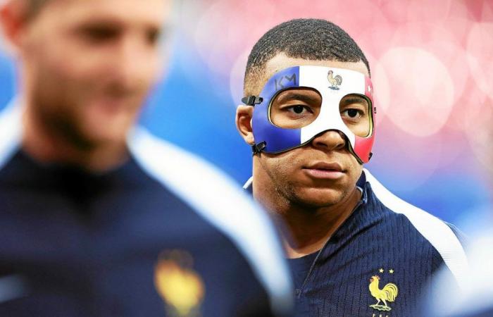 La star de l’équipe de France Kylian Mbappé s’est entraînée avec son masque