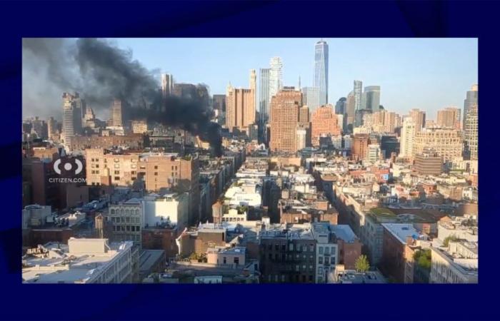 Un incendie se déclare en plein Manhattan, un voisin tente de l’éteindre avec un tuyau d’arrosage