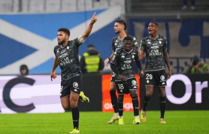Saint-Étienne (ASSE) rivalise avec le PSG pour le défenseur vétéran de Metz