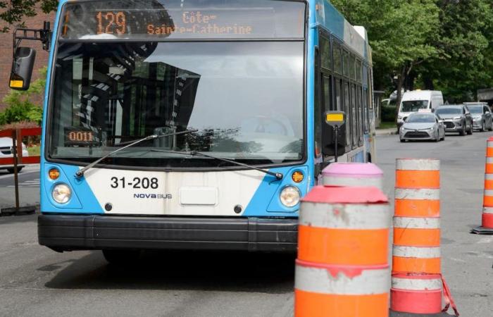 Coincés dans des travaux, les bus de Montréal roulent en moyenne à 17 km/h