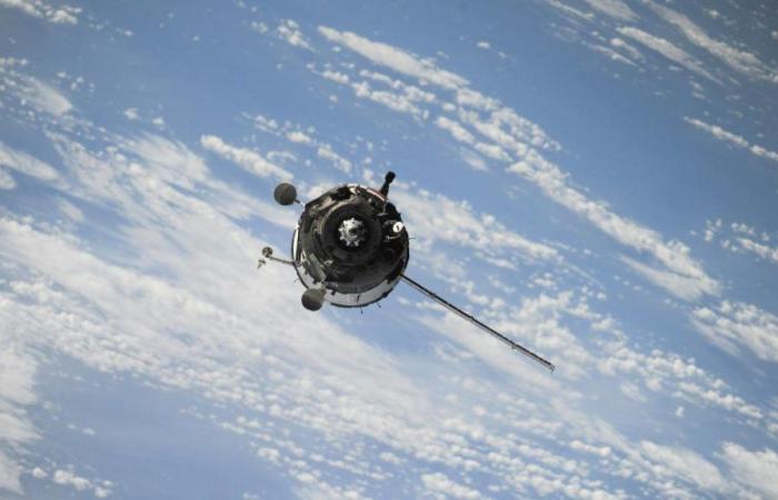 Un objet spatial perce leur maison, ils réclament plus de 80 000 $ à la NASA