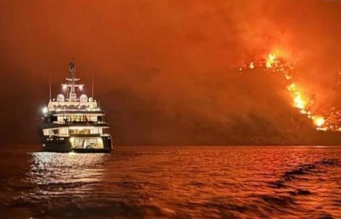 Ils tirent des feux d’artifice depuis un yacht et provoquent un incendie sur l’île d’Hydra, en Grèce