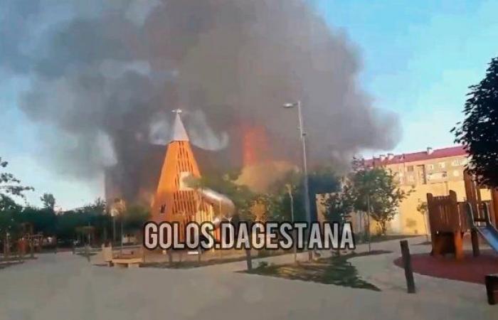 Des militants armés au Daghestan tuent un prêtre et des policiers lors d’attaques contre des églises, une synagogue et un poste de police – National