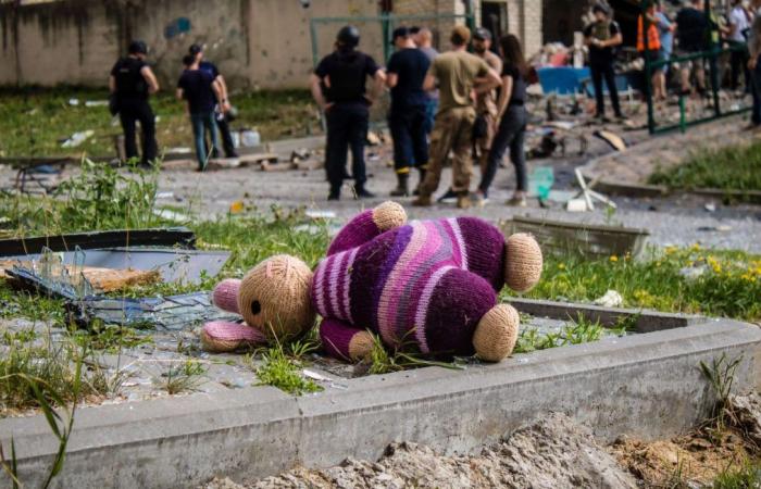 Au moins quatre morts et 34 blessés après une frappe russe à Donetsk…