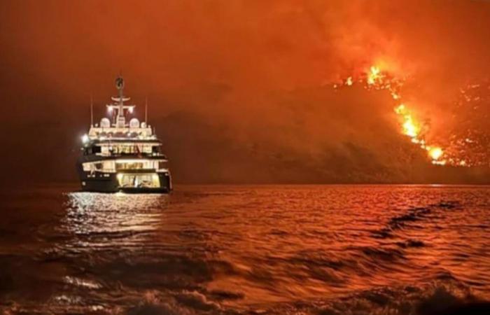 images de l’incendie déclenché par l’équipage d’un yacht qui a déclenché un feu d’artifice