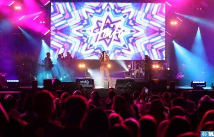 La chanteuse libanaise Haifa Wehbe fait vibrer le public de la scène Nahda