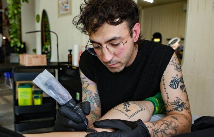 Les tatoueurs s’inquiètent de la baisse de clientèle