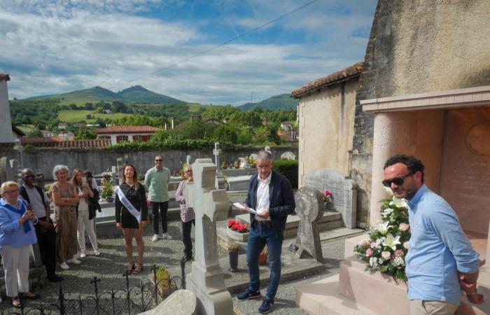 le tombeau de la première Miss France, rénové, attend ses couronnes de fleurs à Espelette