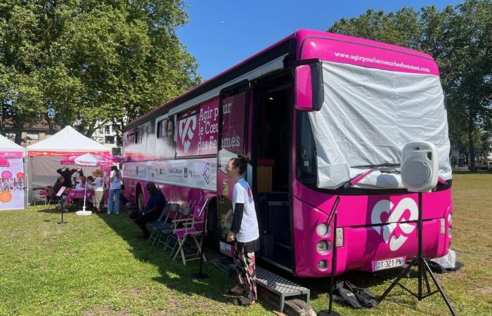 Après l’incendie, le bus du coeur des femmes est de retour en Île-de-France