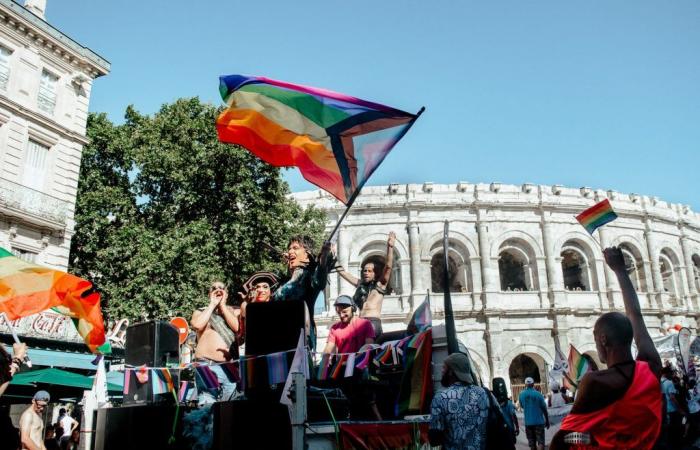 une marche des fiertés colorée pour la Gay Pride 2024
