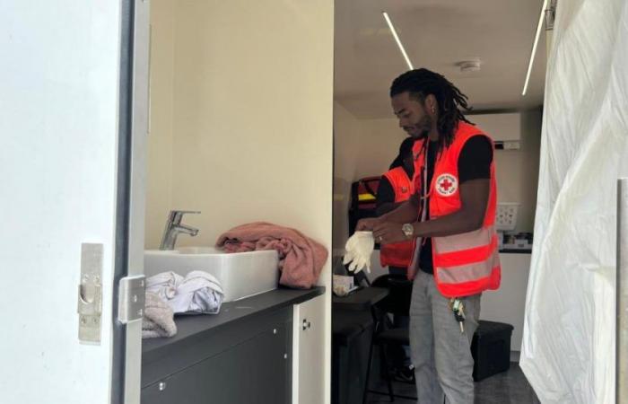 La Croix-Rouge met à disposition un bus-douche pour les plus démunis