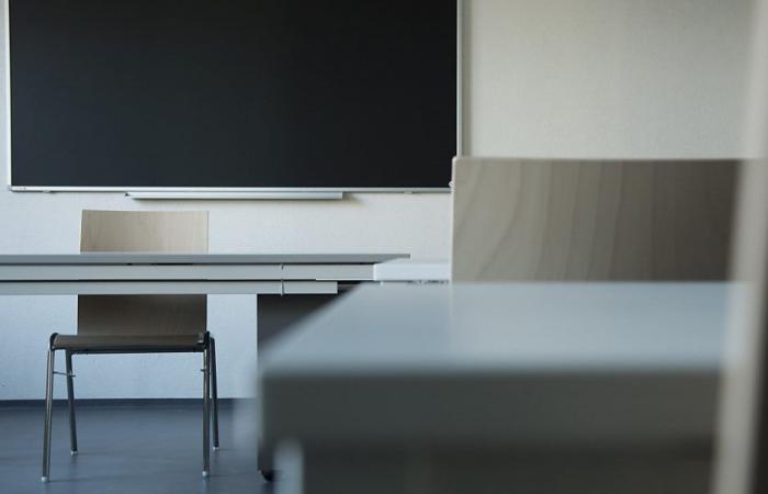 Interdiction explicite des relations sexuelles enseignant-élève
