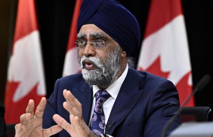 Le ministre Sajjan nie avoir donné la priorité à l’évacuation des Sikhs