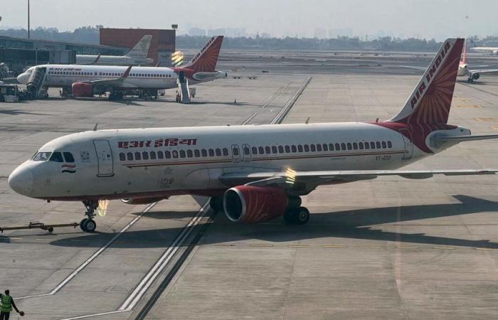 Effondrement du toit de l’aéroport de New Delhi, faisant un mort et huit blessés.