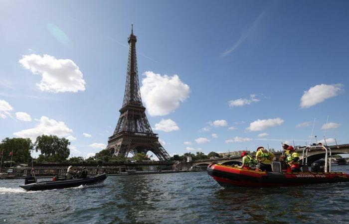 A moins d’un mois de la cérémonie d’ouverture, la Seine, trop polluée, suscite l’inquiétude.