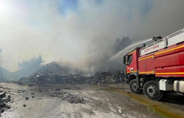 Les images impressionnantes de l’incendie qui a ravagé une entreprise de traitement de déchets