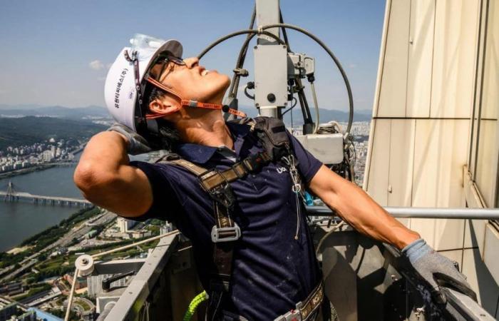 Le nettoyeur de vitres du plus haut gratte-ciel de Corée est quotidiennement confronté à la peur des hauteurs