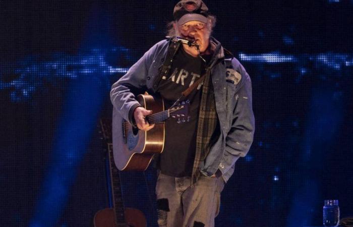 Neil Young et Crazy Horse arrêtent leur tournée – .