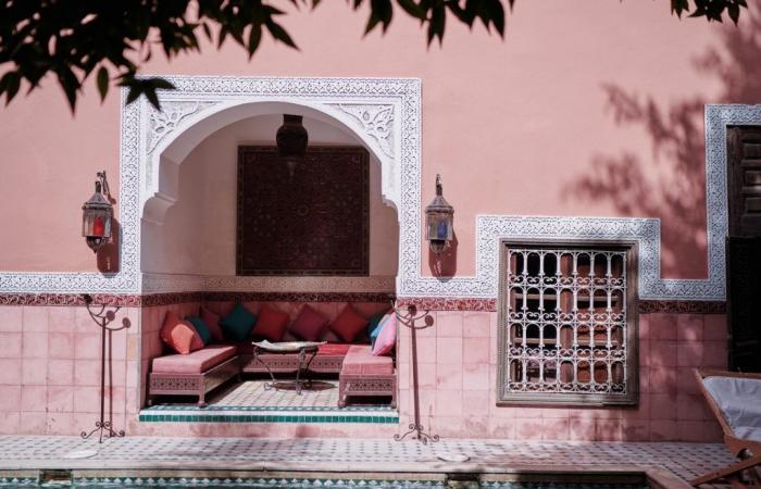 visite de son palais à Marrakech avec Marc Lavoine