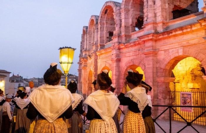 EN IMAGES Le Pégoulado d’Arles, un défilé de lanternes – .